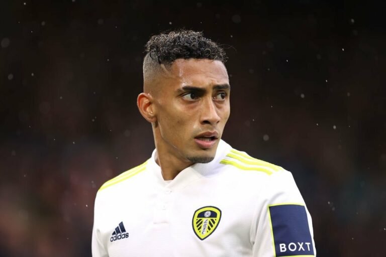 Barcelona pretender oferecer lateral-direito ao Leeds em negociação por Raphinha