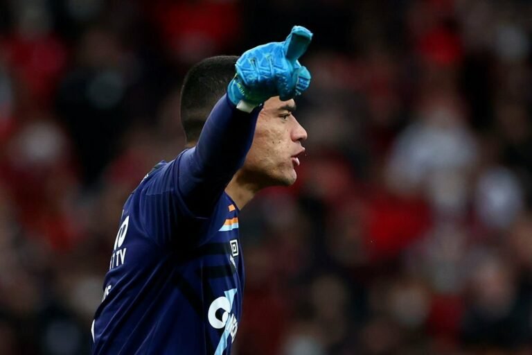 Presidente do Athletico lamenta ida de Santos para o Flamengo: “Sinto perder este jogador”