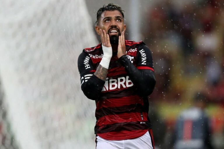 Vestiário do Flamengo está dividido e Gabigol perde apoio de lideranças