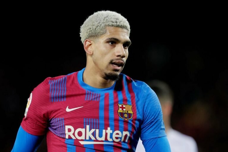 Ronald Araújo está próximo de renovar com Barcelona, diz empresário