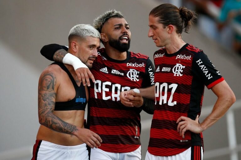 Torcedores do Flamengo pediram reunião com cinco jogadores