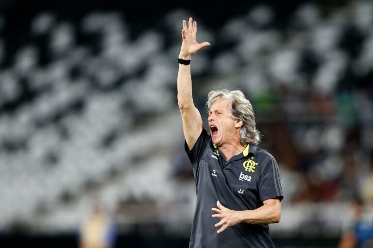 Com crise no Flamengo, Jorge Jesus ignora conselhos e viajará ao Brasil