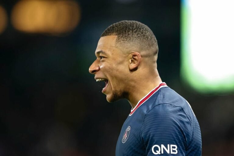 PSG faz proposta ‘irrecusável’ para renovar com Mbappé; veja valores