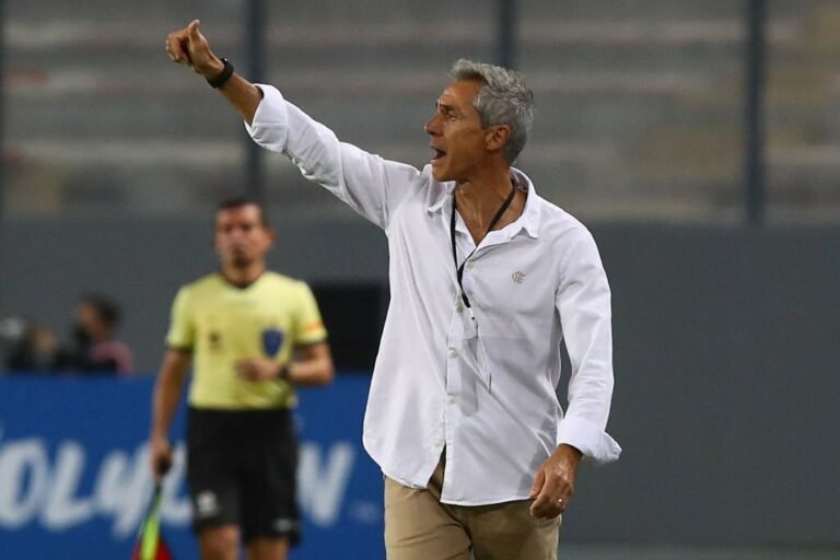 Imprensa polonesa repercute crise no Flamengo e cita apoio a Paulo Sousa