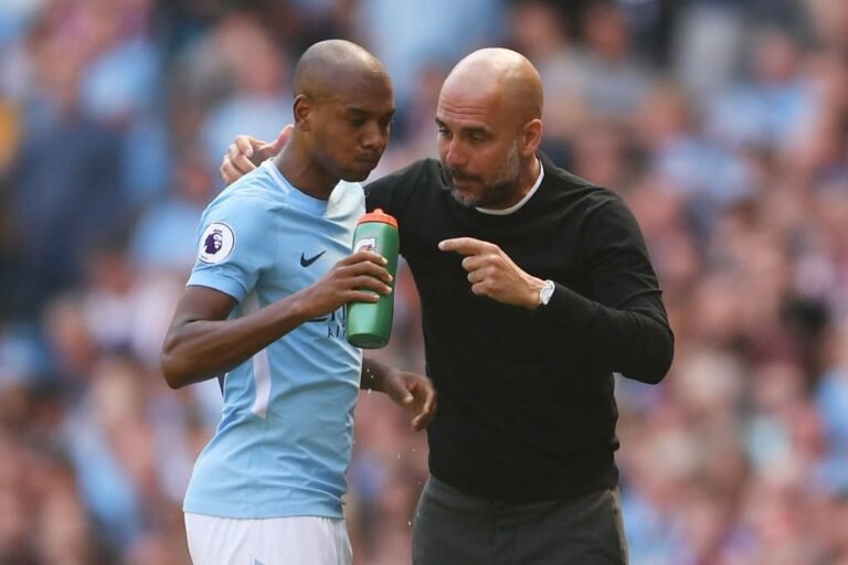 Guardiola comenta sobre decisão de Fernandinho: “Foi uma surpresa”