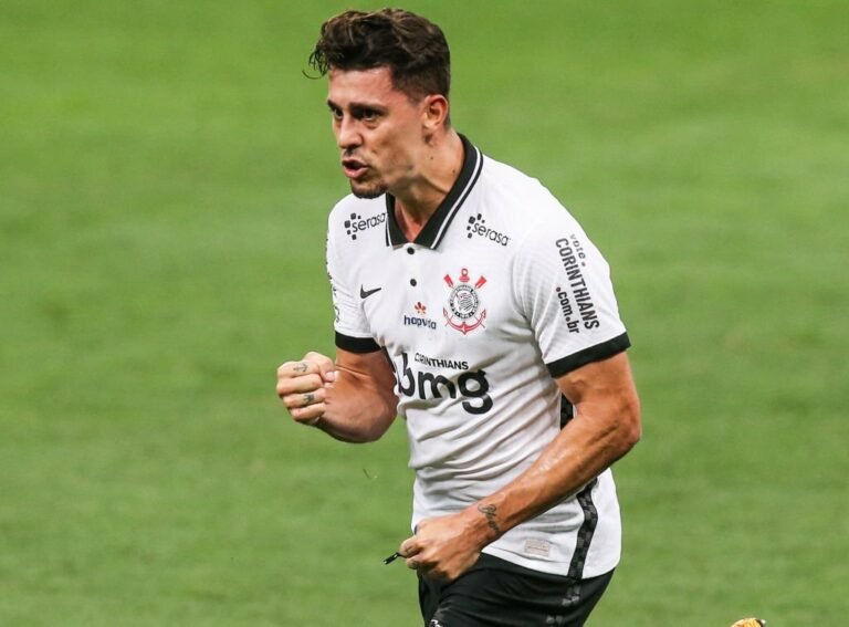 América-MG negocia a contratação de Danilo Avelar