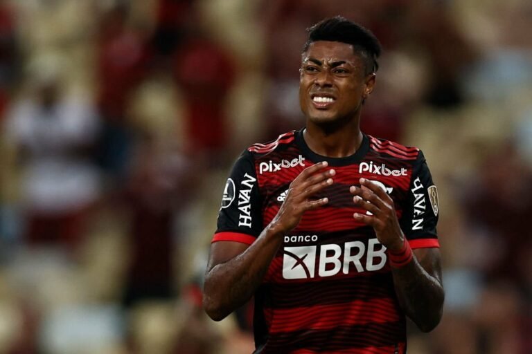 Bruno Henrique faz exame no joelho e pode ficar fora contra o São Paulo