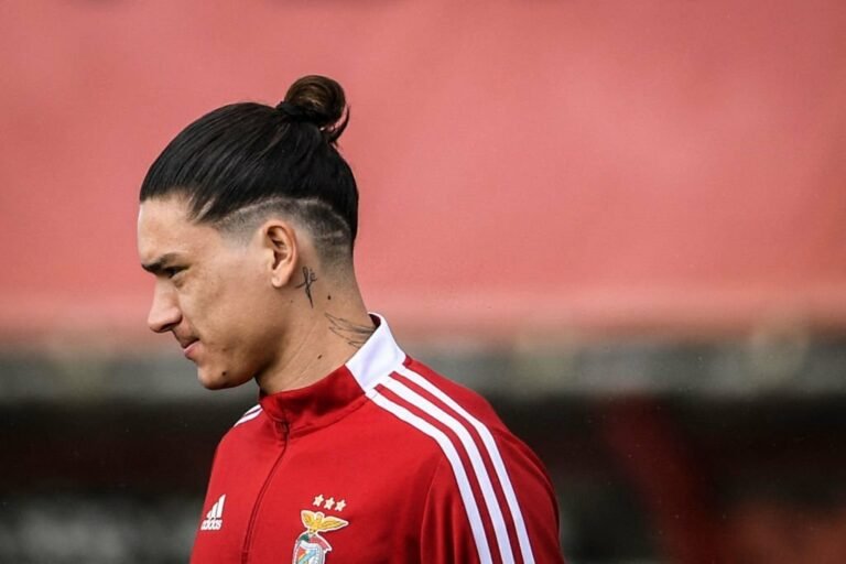 Bayern define Darwin Núñez como substituto de Lewandowski