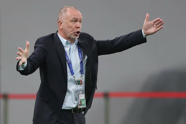 Internacional encaminha contratação do técnico Mano Menezes