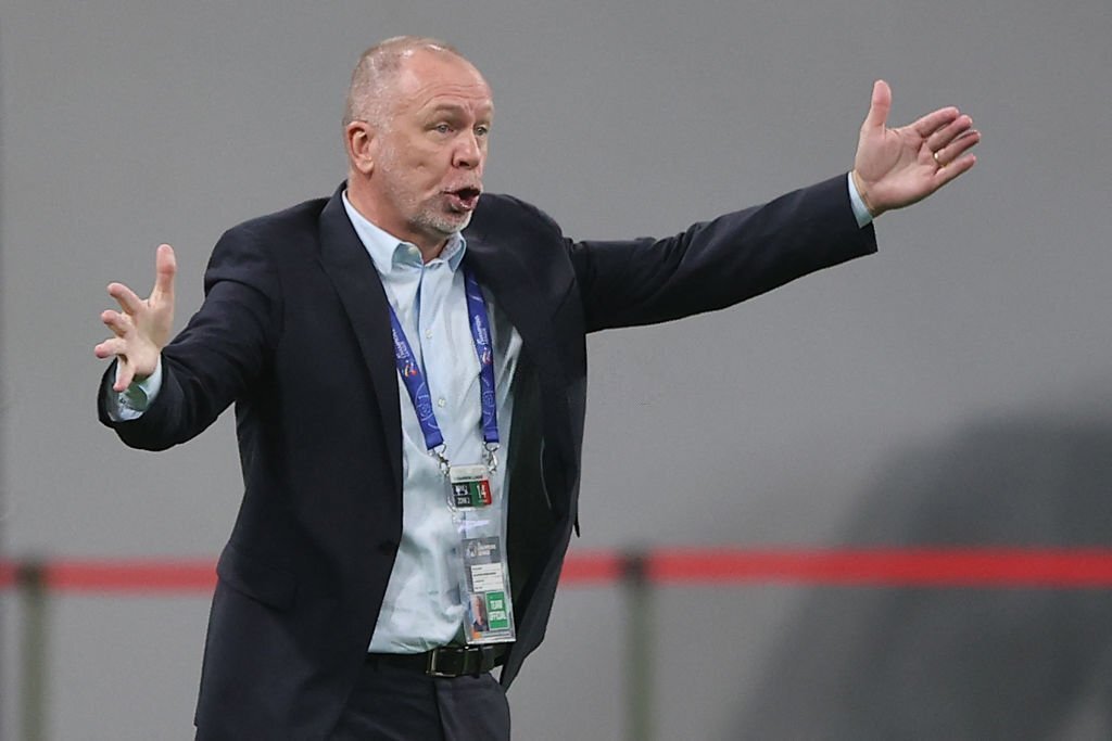 Internacional encaminha contratação do técnico Mano Menezes