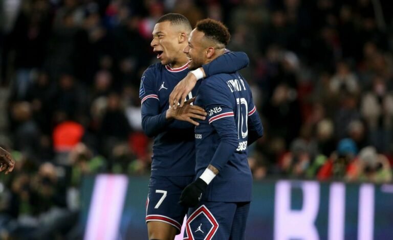 PSG está disposto a negociar Neymar para renovar com Mbappé