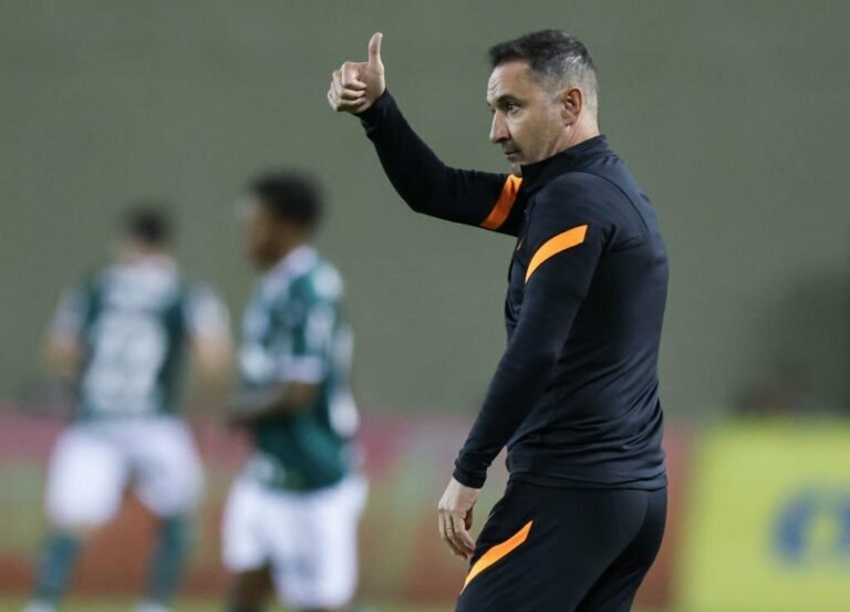 Vítor Pereira contrai Covid-19 e entrevista coletiva desta segunda-feira (25) está cancelada