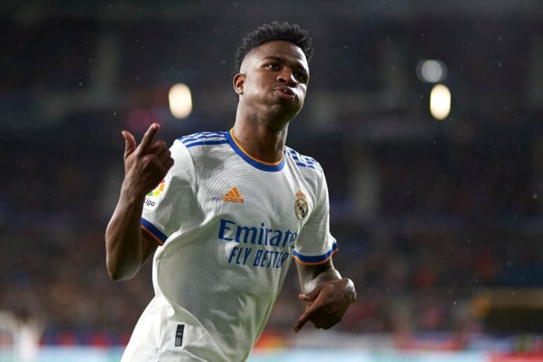 PSG queria incluir Vinícius Jr em negócio com Real Madrid por Mbappé