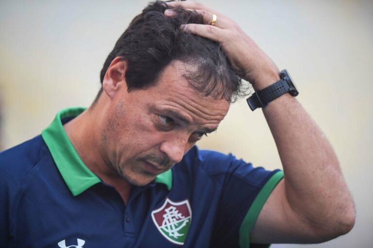 Fluminense encaminha acerto com Fernando Diniz e pode selar a contratação neste sábado