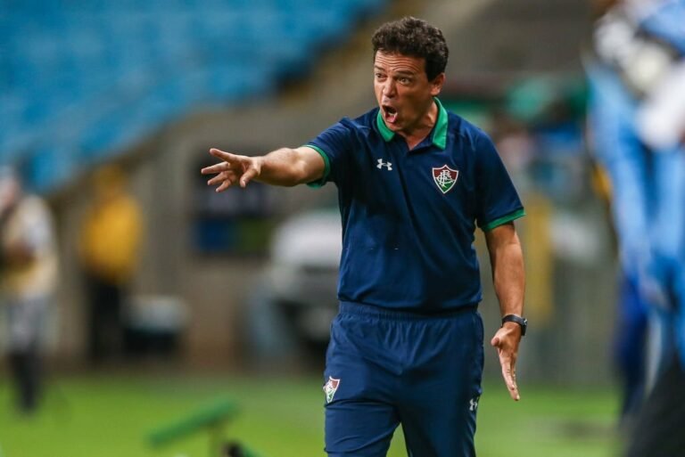 Fluminense fecha contratação de Fernando Diniz; assinatura ocorre no sábado