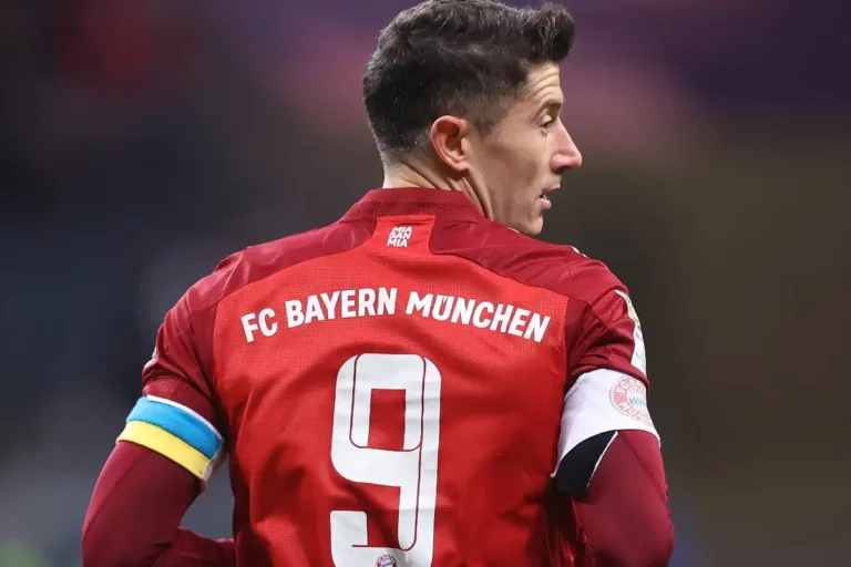 Lewandowski faz exigência para assinar com Barcelona, diz jornal