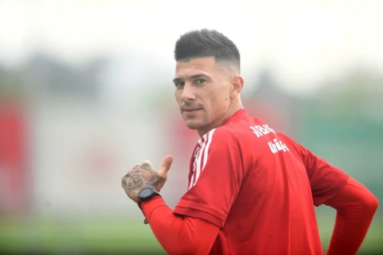 Víctor Cuesta tem data para viajar ao Rio de Janeiro e assinar com o Botafogo