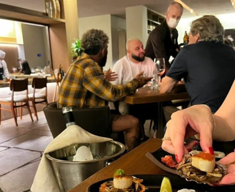 De férias no Brasil, Jorge Jesus é visto em jantar com Gabi