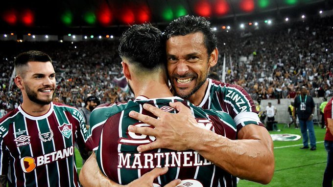 Em folga, Fred grava avião na praia provocando o Flamengo; veja o vídeo