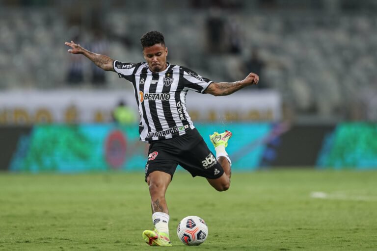 Tricampeão mundial pela Seleção Brasileira elogia Allan, do Atlético Mineiro, e defende sua convocação