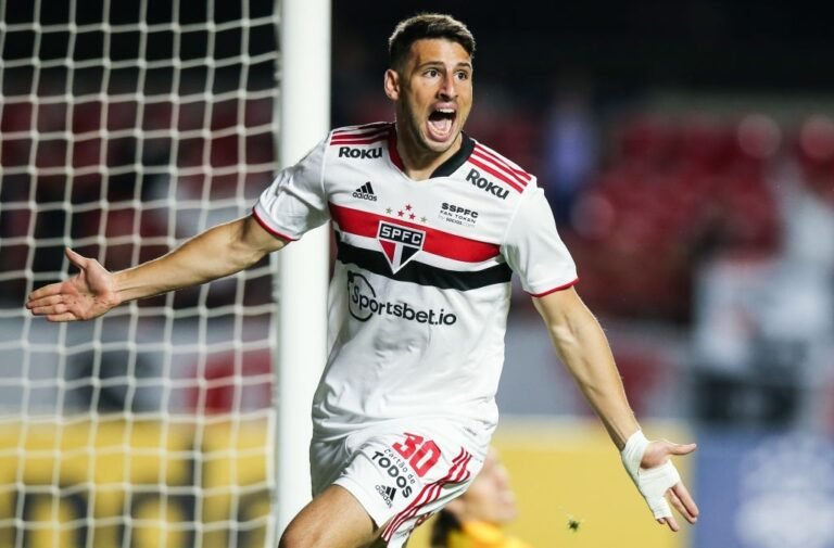Calleri indica Hulk e Gabigol como melhores atacantes do Brasil