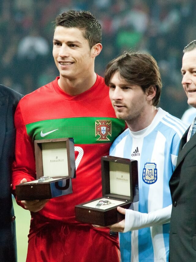cropped-2560px-Cristiano_Ronaldo_L_Lionel_Messi_R_–_Portugal_vs._Argentina_9th_February_2011_1.jpg