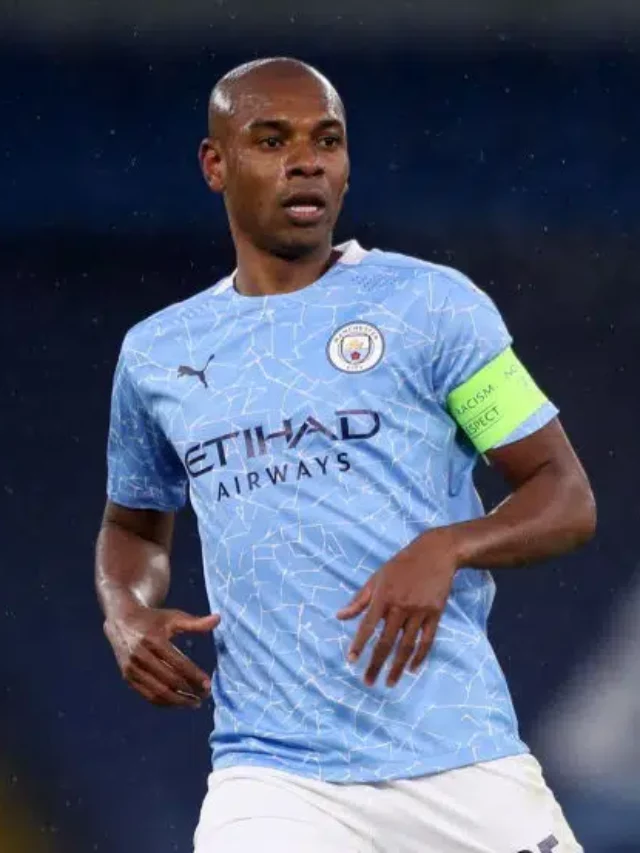 cropped-Fernandinho-comemora-classificacao-do-Manchester-City-para-a-final-da-Champions-Foto-Divulgacao-Manchester-City.webp