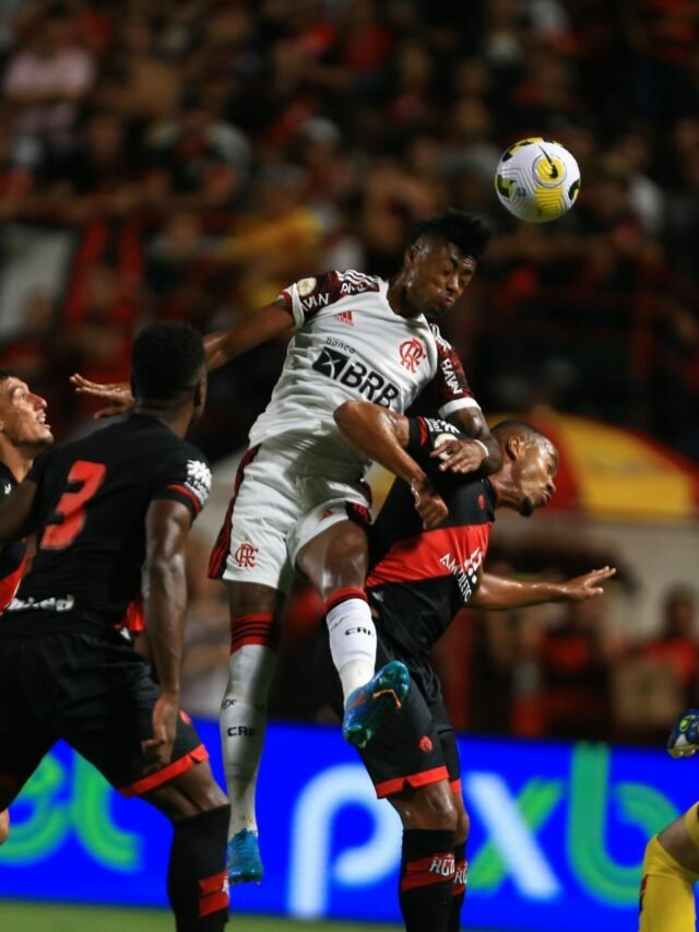 cropped-bruno-henrique-disputa-a-bola-pelo-alto-em-jogo-contra-o-atletico-go-pelo-campeonato-brasileiro-1649544846837_v2_4x3-scaled-1.jpg