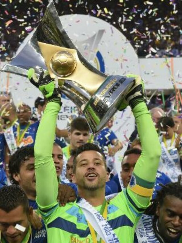 cropped-fabio-centro-ergue-a-taca-de-campeao-do-brasileiro-cercado-de-jogadores-do-cruzeiro-1417990523680_v2_300x500.jpg