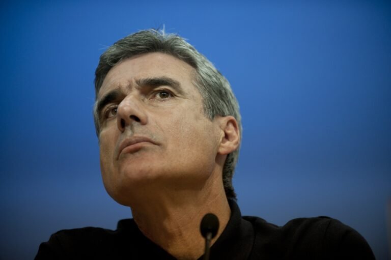 Após partida desastrosa, Jonathan Silva pode estar de saída do Botafogo