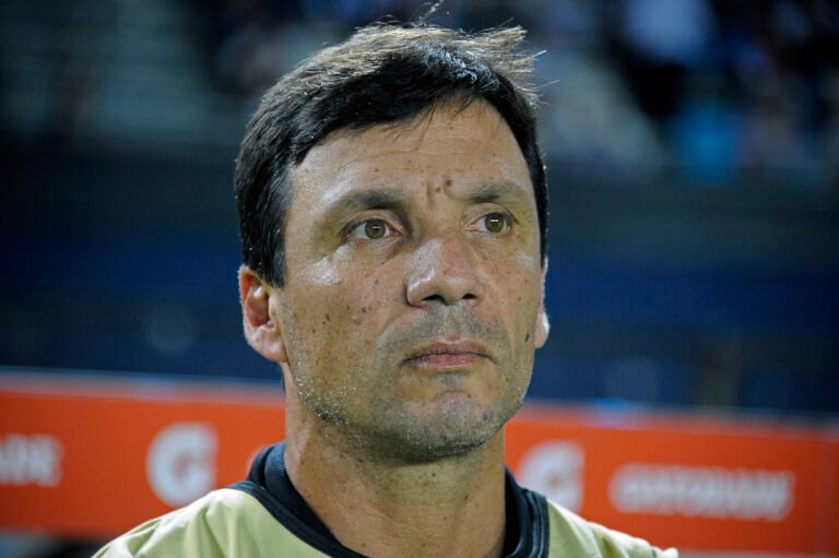 Zé Ricardo sofre pressão interna no Vasco; presidente dá voto de confiança