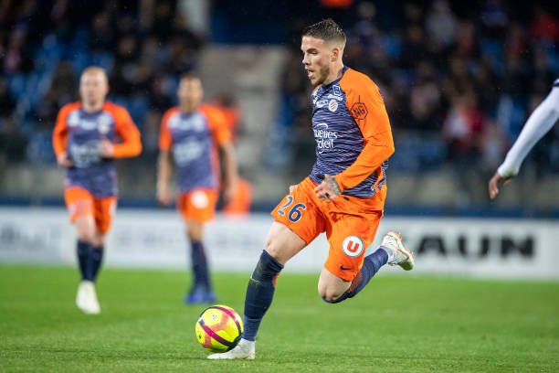 Benfica avalia contratação de lateral sérvio para substituir Grimaldo