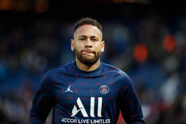 Após título, Neymar crava permanência e rebate vaias da torcida: “Eles vão se cansar”