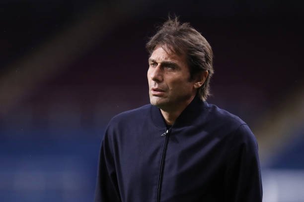 Napoli entra em contato com Antonio Conte para substituir Rudi Garcia