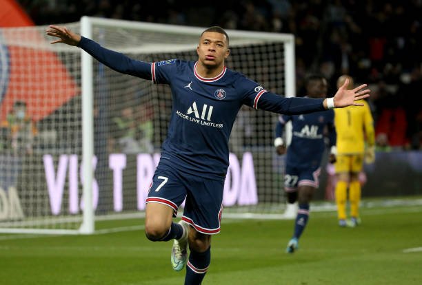 Mbappé receberá mais de R$ 250 milhões por ano no Real Madrid, diz jornal