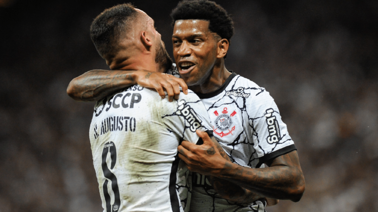 Sem espaço com Vítor Pereira, Corinthians pretende negociar o zagueiro Gil