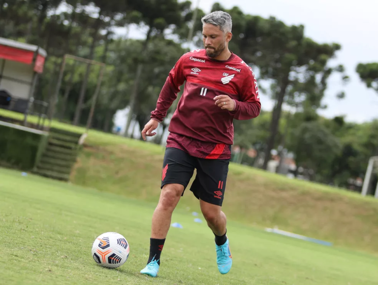 Sem Santos, Athletico anuncia lista de jogadores para Copa Libertadores 2022
