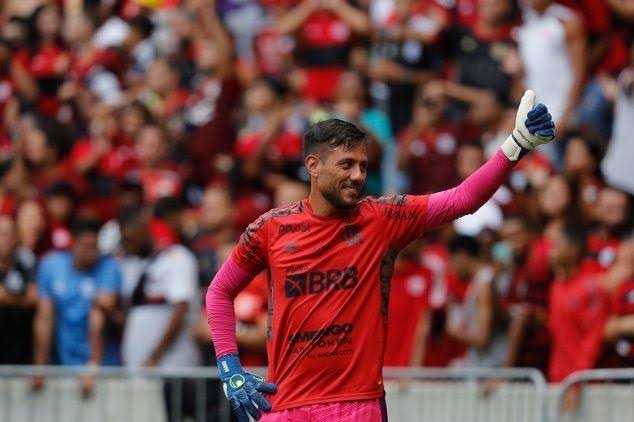 Internacional estuda fazer proposta por Diego Alves, do Flamengo