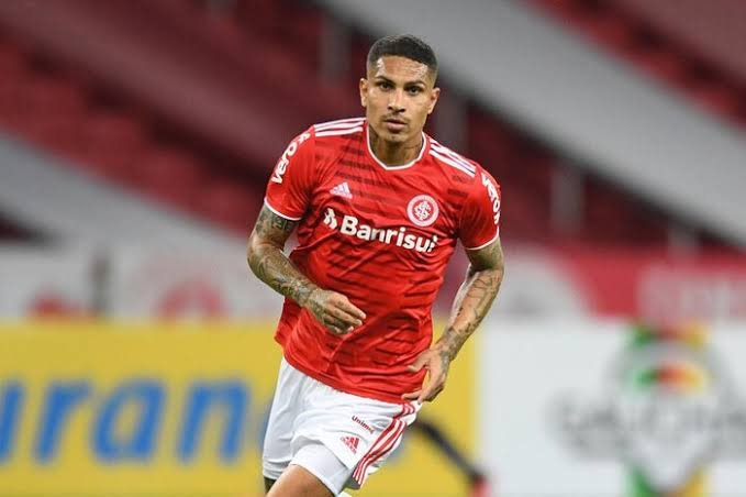 Paolo Guerrero fica próximo de ser anunciado pelo Botafogo, diz site