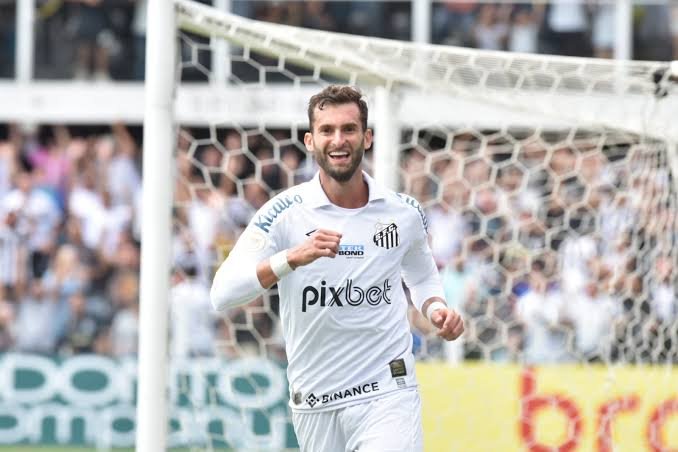 Com mais uma escalação diferente, Santos encara o América/MG