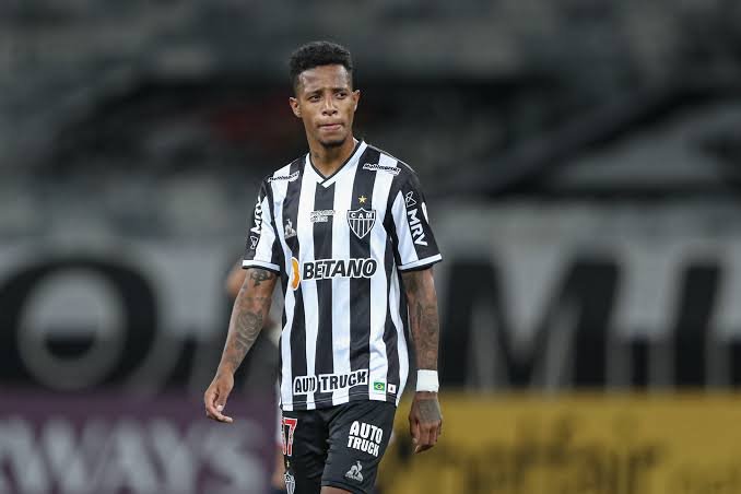 Atlético-MG abre conversas com o São Paulo para estender o empréstimo de Tchê Tchê