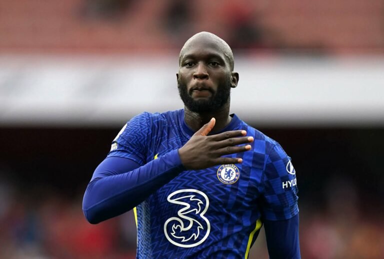 Paris Saint Germain está em negociações para contratar Romelu Lukaku, atacante do Chelsea