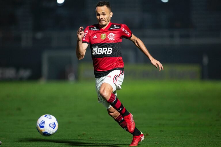Internacional acerta contratação de Renê, do Flamengo