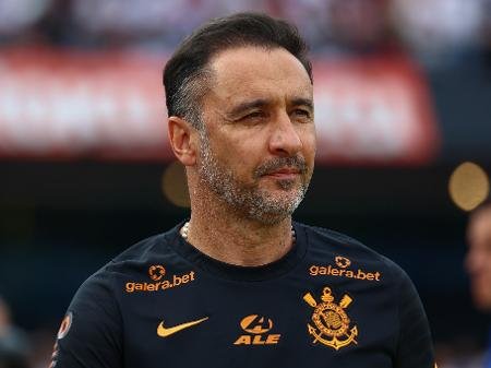 Vítor Pereira explica motivo de não ter usado Roger Guedes contra o Boca e o São Paulo