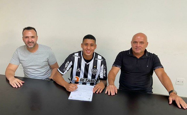Joia do sub-20, Atlético renova com Yan Philipe e coloca multa milionária