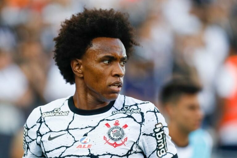 Willian pode deixar o Corinthians após ameaças, afirma jornalista