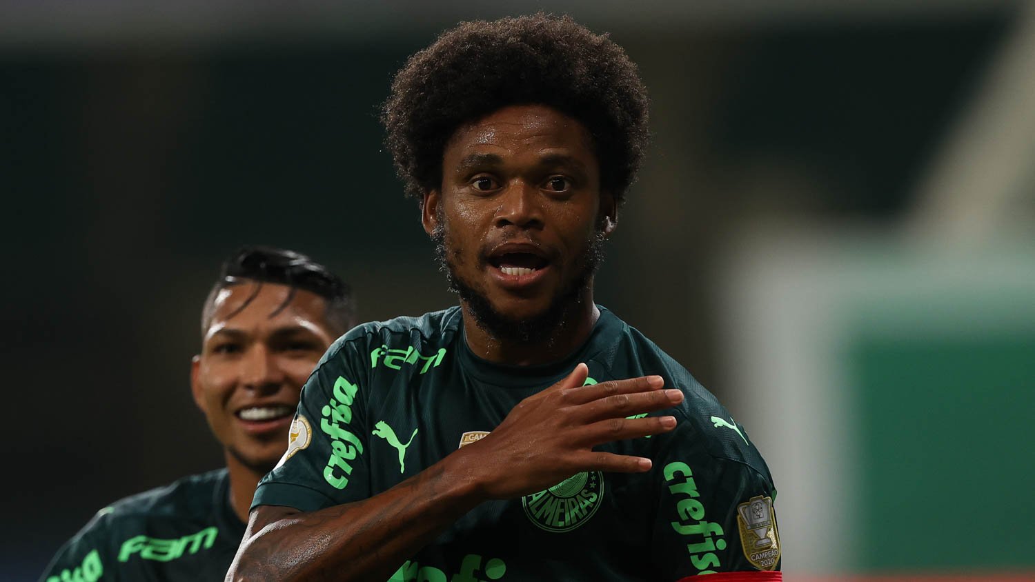 Dirigente do Corinthians comenta sobre Luiz Adriano e Romero