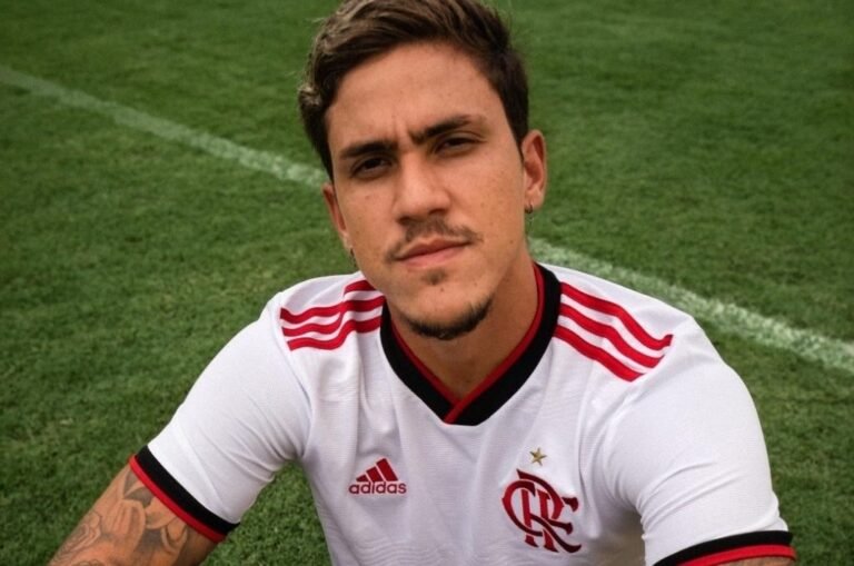 Confira os últimos uniformes reservas do Flamengo