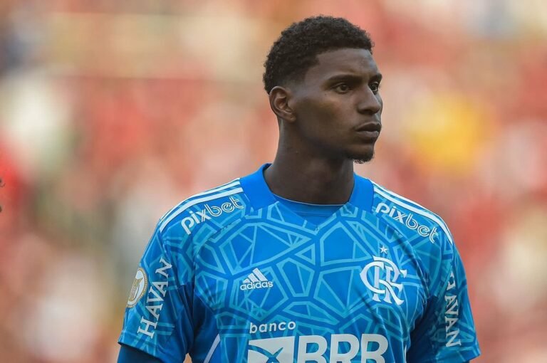 Flamengo autoriza procura por propostas para vender Hugo Souza