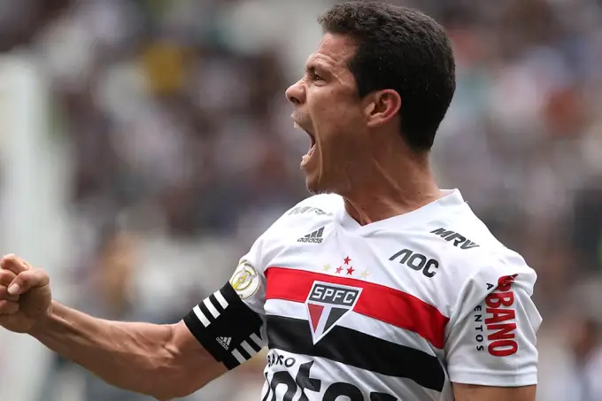 Ídolo tricolor, Hernanes anuncia sua aposentadoria aos 36 anos